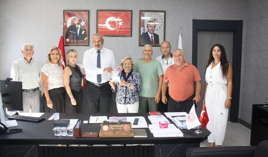 Hatay’da 51 Yıllık Gönüllülüğe Anlamlı Takdir! KMÇ Derneği’ne Plaket
