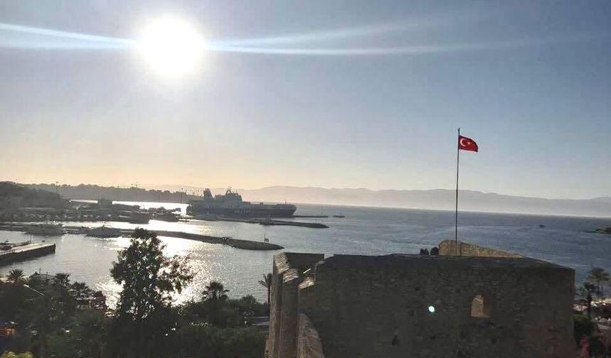 İzmir'deki Çeşme Kalesi 500 Yıllık Tarihiyle Büyülüyor