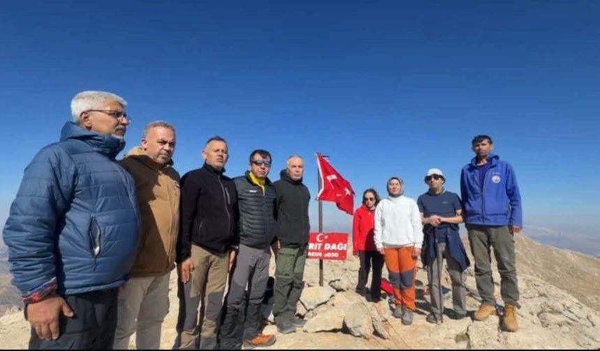 Kadirli Deli Güz Dağcıları, 3 Bin 50 Metrelik Berit Dağı’na Tırmandı