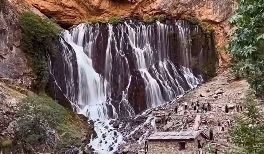 Kayseri Yahyalı’da Kapuzbaşı Şelaleleri Büyülüyor
