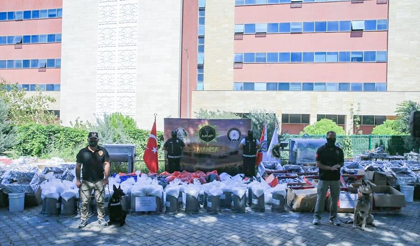 Manisa ve Mersin'deki uyuşturucu operasyonlarında yakalanan 5 şüpheli tutuklandı