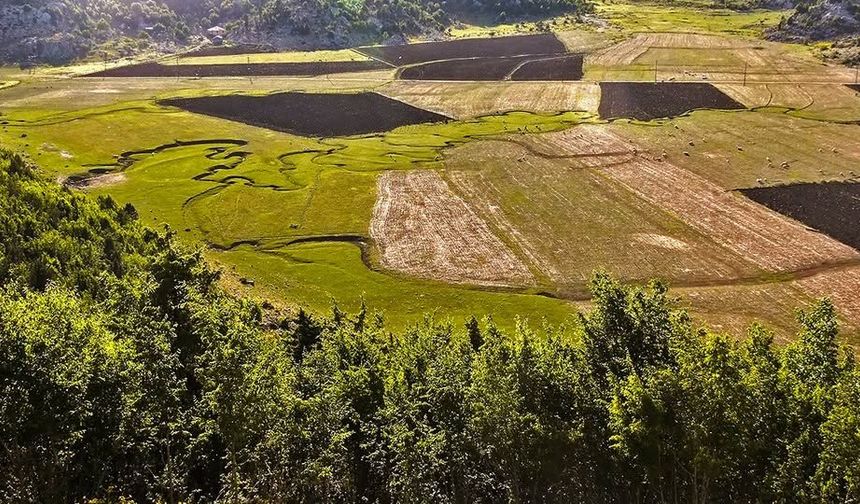 Değirmendere Köyü Girişindeki Menderesler Hayran Bırakıyor! Osmaniye’de Doğanın Eşsiz Görüntüsü
