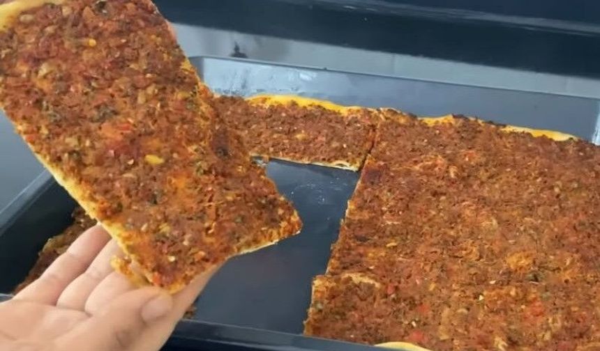 Osmaniye’de Az Kıymayla Lahmacun Nasıl Yapılır?