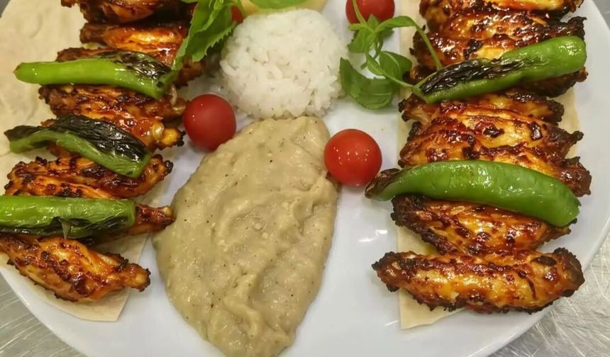 Osmaniye’de Çıtır Kanadın Yanına Patlıcan mı Püre mi?
