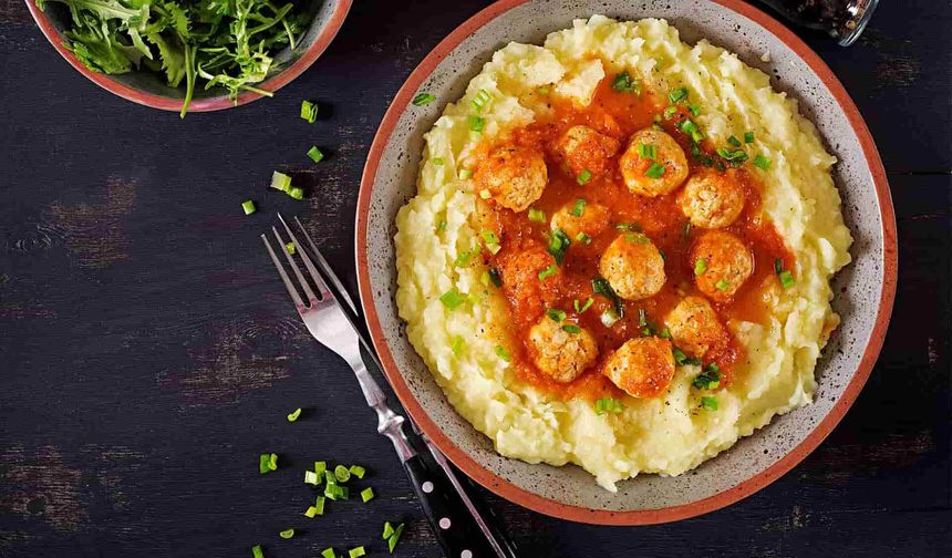 Akşam Yemeğine Ne Yapsam Diyenlere Patates Püreli Misket Köfte Tarifi
