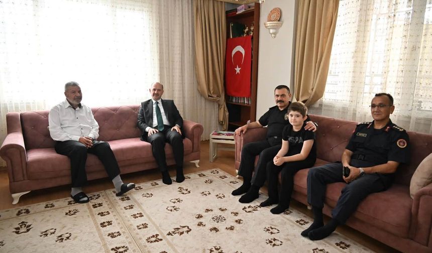 Vali Serdengeçti’den Gazi Ramazan Sarı ve Ailesine Ziyaret