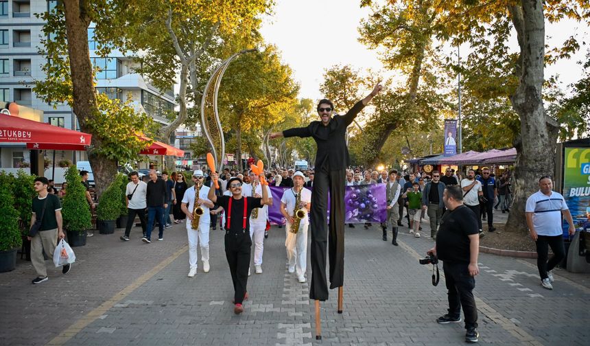Yalova’da 3. Aronya Festivali Kortejle Başladı
