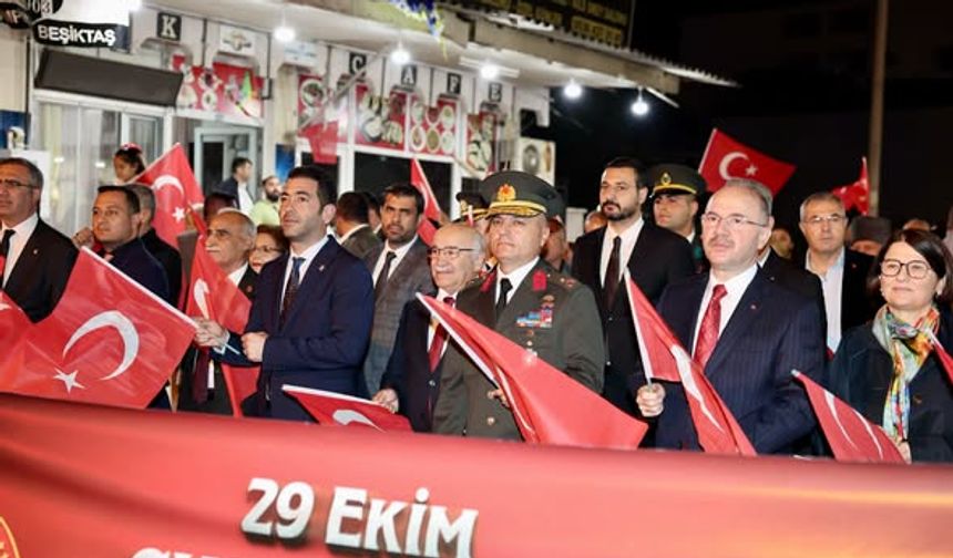 AK Parti Osmaniye Teşkilatı Cumhuriyet Yürüyüşüne Katıldı