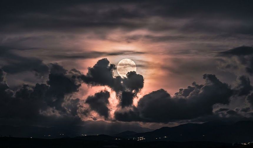 Antakya Serinyol'da Gece Ayın Güzelliği