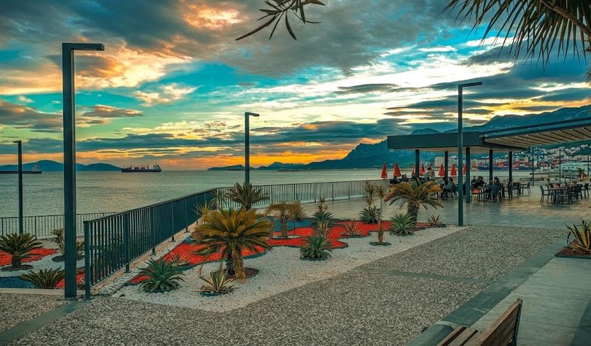 Antalya Konyaaltı’nda Gün Batımı Manzarası Büyülüyor