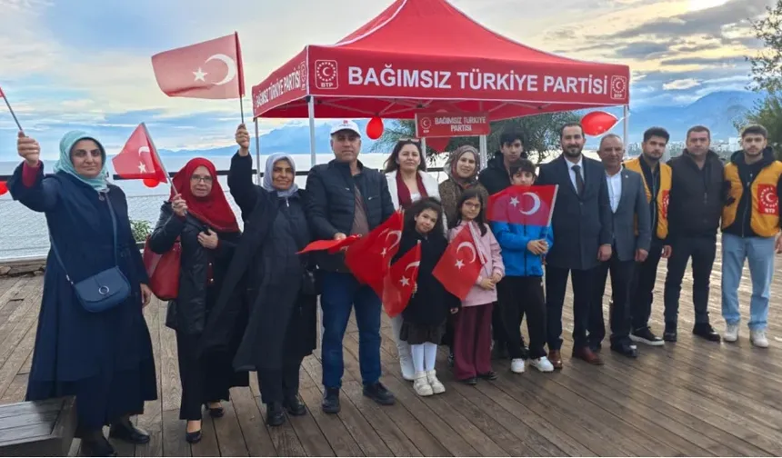 Antalya’da Yağmur BTP’nin Cumhuriyet Coşkusunu Durduramadı