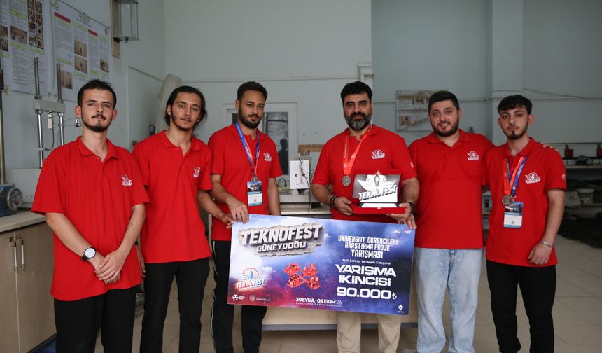 Depremzede öğrenciler kolonların sağlamlığını ölçebilen cihaz geliştirdi