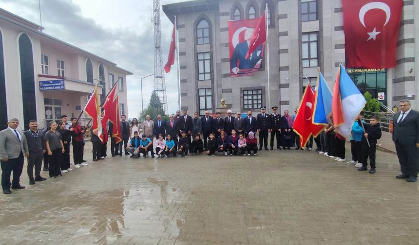 Gazi Güveloğlu Sumbas'ta Cumhuriyet Törenine Katıldı