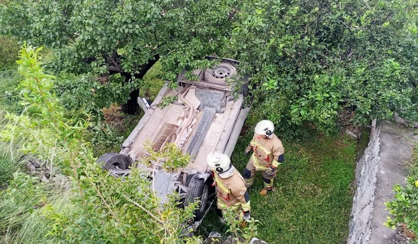 Hatay'da bahçeye devrilen cipteki 2 kişi yaralandı