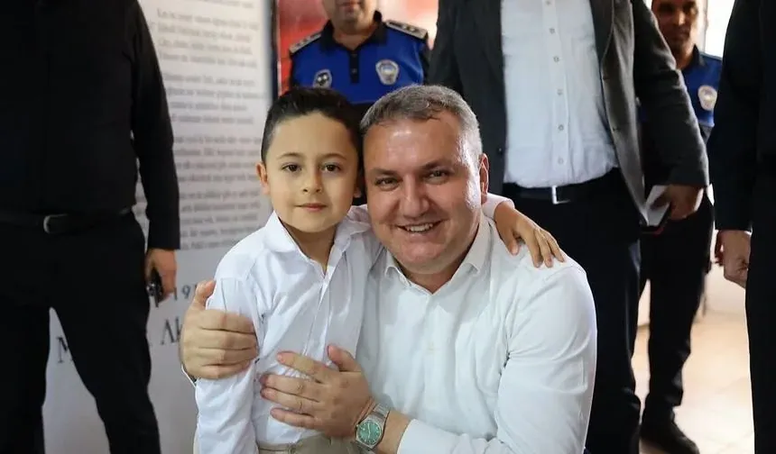 “Geleceğimize Yatırım” Diyerek Harekete Geçti! Mustafa İba’dan Okullara Destek
