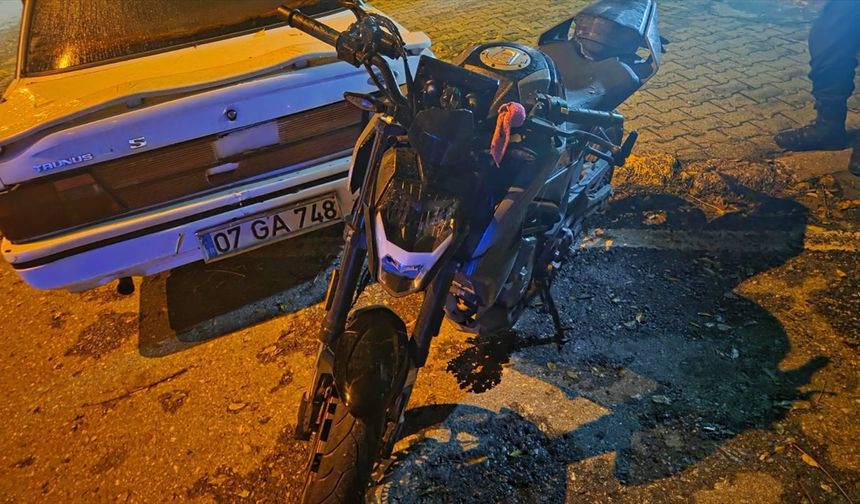 Manavgat'ta trafik kazasında 2 kişi ağır yaralandı