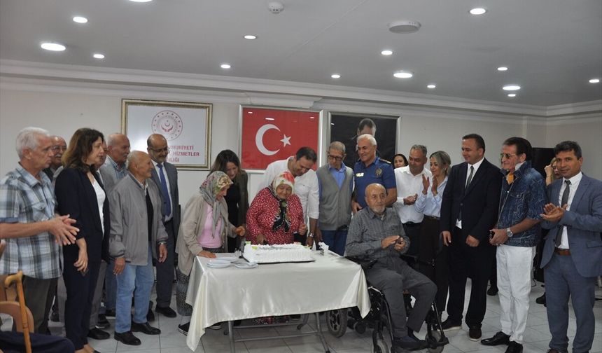 Mersin'de huzurevi sakinleri Dünya Yaşlılar Günü etkinliğinde buluştu