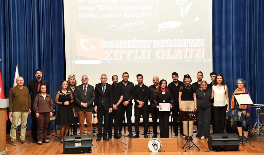 Osmaniye OKÜ'de Cumhuriyet Coşkusu Türkülerle Yaşandı