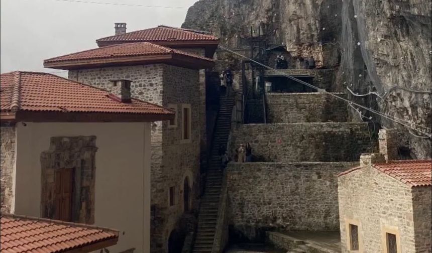 Trabzon’un Kayalıklardaki Hazinesi Sümela Manastırı