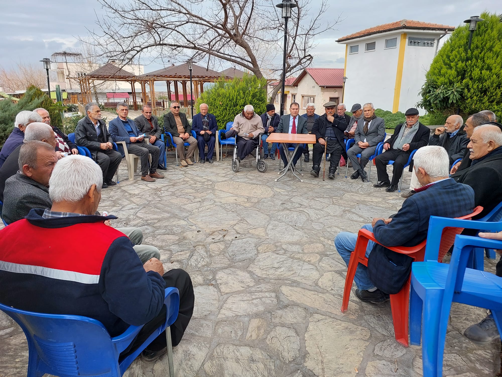 Demokrat Parti Osmaniye Belediye Başkan Adayı Haydar Aktürk, Gebeli Mahallesi'nde Vatandaşlarla Buluştu (16)