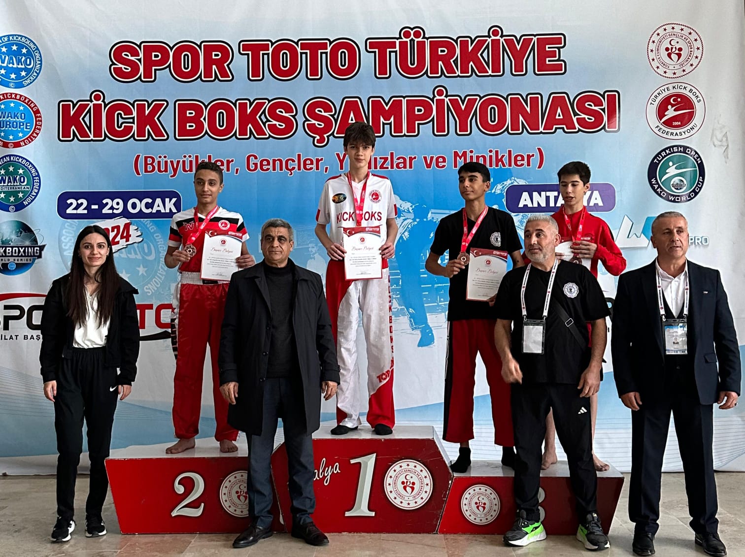 Kenan Karık'ın Sporcuları Mersin'den 4 Altın, 2 Gümüş Madalya İle Döndü (2)