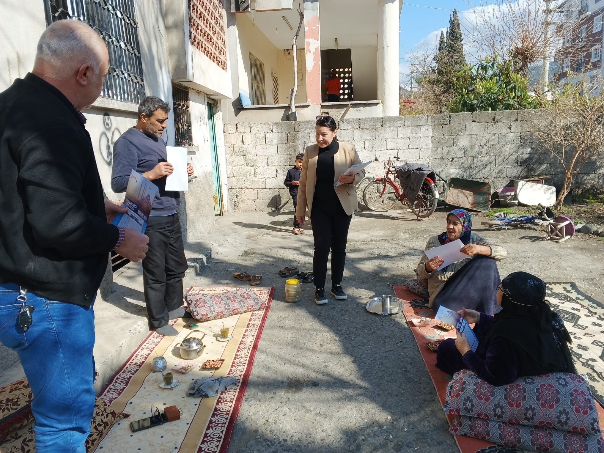 İyi Parti Adayı Sibel Baysal, Mahalle Mahalle Gezerek Halkın Gönlünde Taht Kuruyor (9)