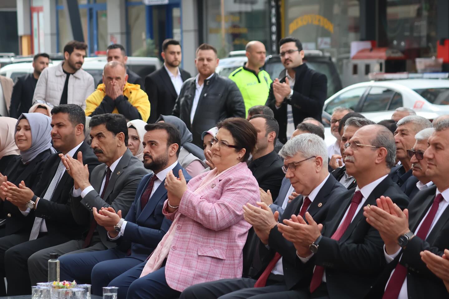 Ak Parti Osmaniye Milletvekili Derya Yanık, Ramazan Bayramı'nda Partililerle Buluştu (1)