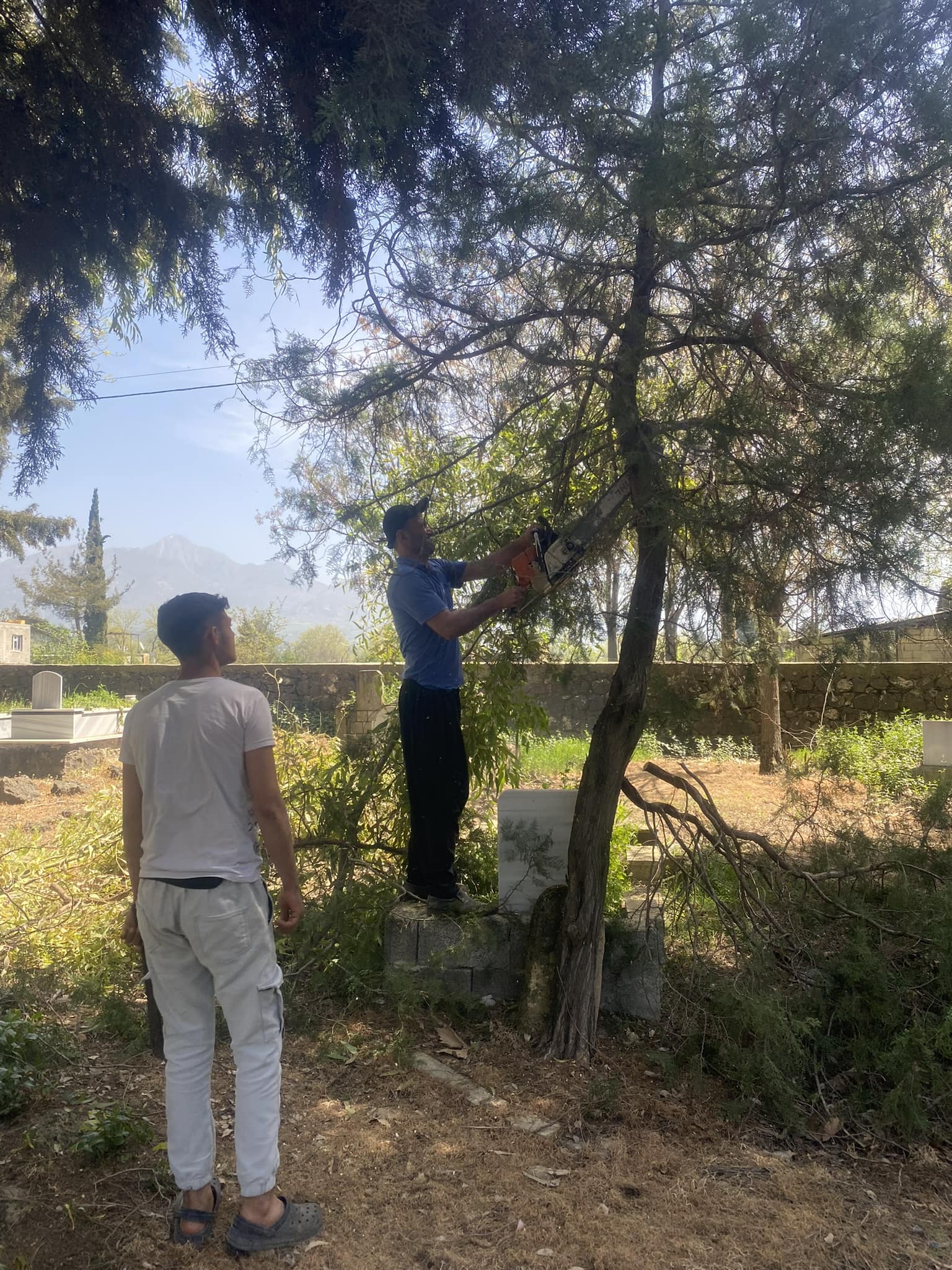 Böcekli'de Mezarlık Temizliği Hız Kesmiyor (3)
