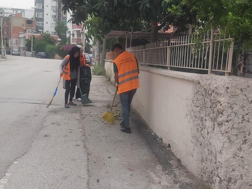 Osmaniye Belediyesi, Mehmet Akif Ersoy Mahallesinde Temizlik Çalışmalarını Sürdürüyor (2)