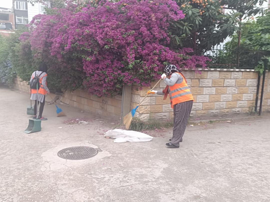 Osmaniye Belediyesi, Mehmet Akif Ersoy Mahallesinde Temizlik Çalışmalarını Sürdürüyor (3)