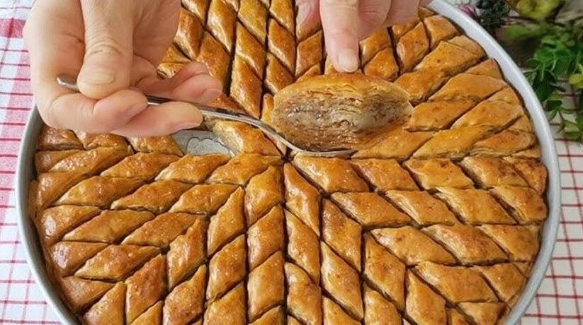 Püf Noktalarıyla Çıtır Çıtır El Açması Cevizli Ev Baklavası (1)