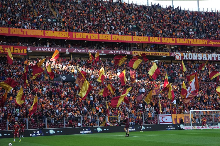 Galatasaray, Ems Yapı Sivasspor'u 6 1 Mağlup Ederek Liderliğini Sürdürdü (3)