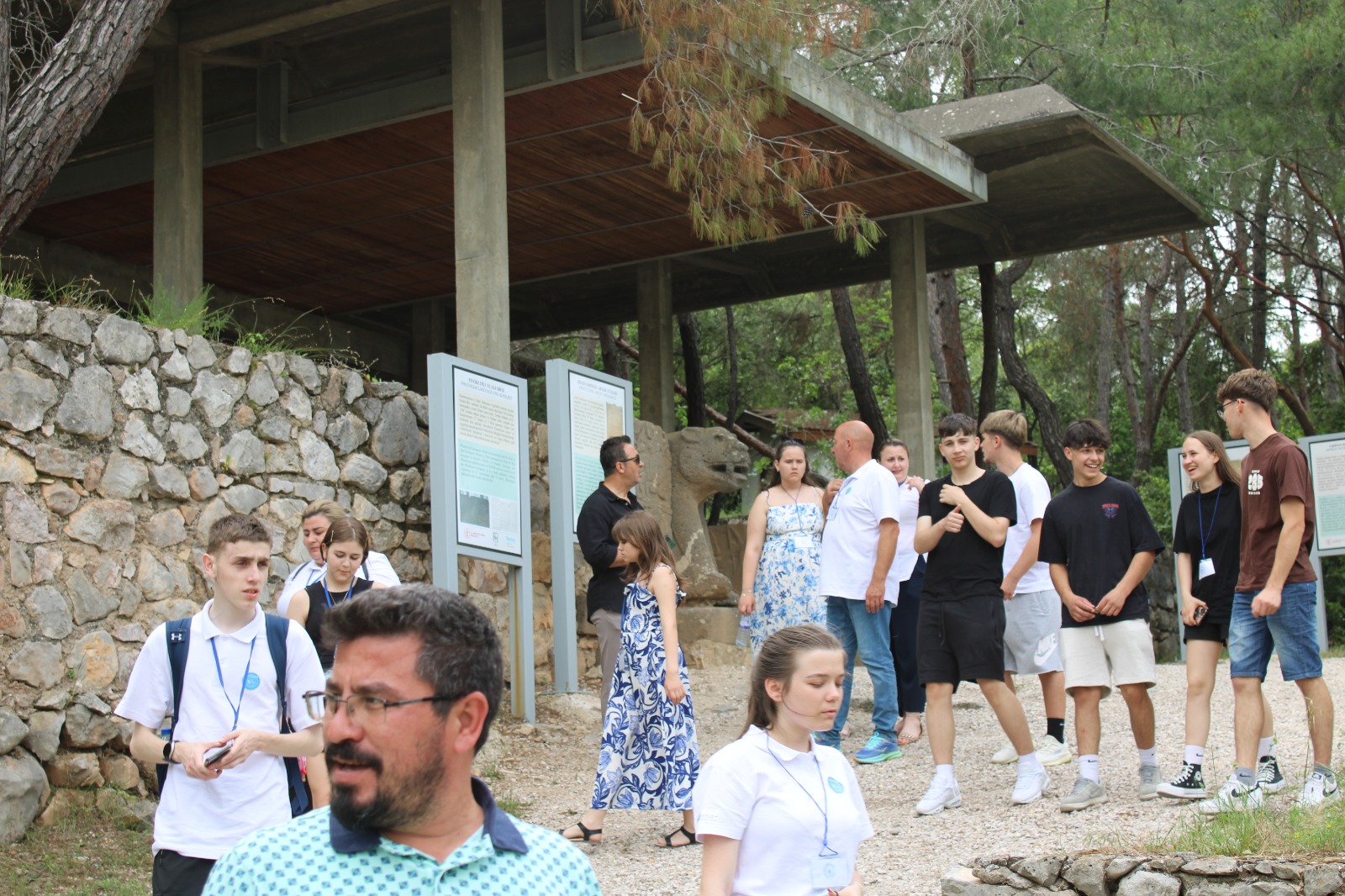 Kültürel Değişim Köprüsü Romanyalı Öğrencilerin Kadirli Turizm Lisesi Ziyareti (1)
