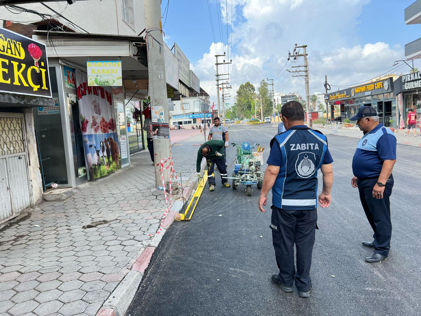 Osmaniye Belediyesi, Atatürk Caddesi'nde Asfalt Serim Çalışmalarını Tamamladı (4)