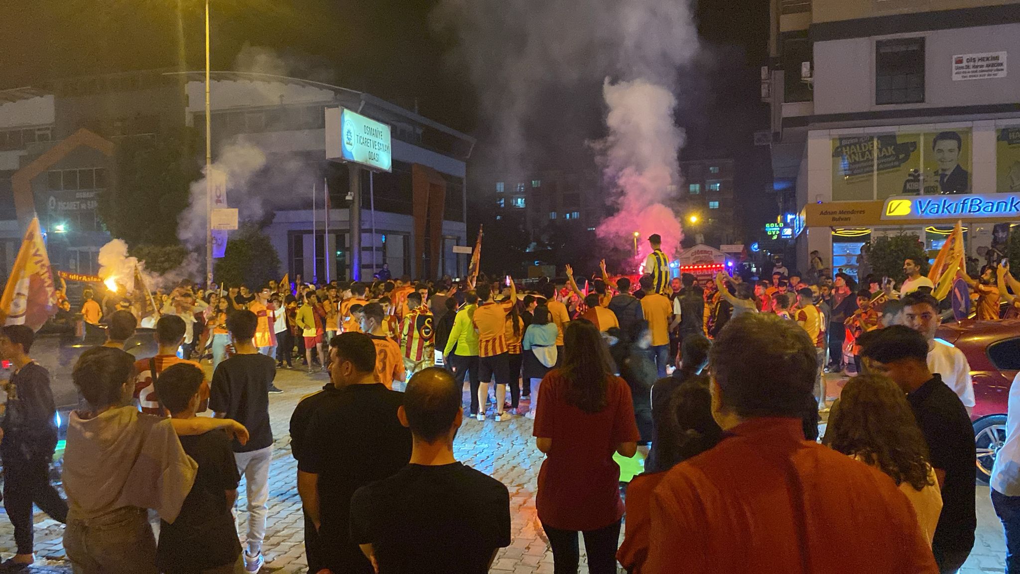 Osmaniye Sokakları Galatasaray Sevinciyle Coştu! (2)