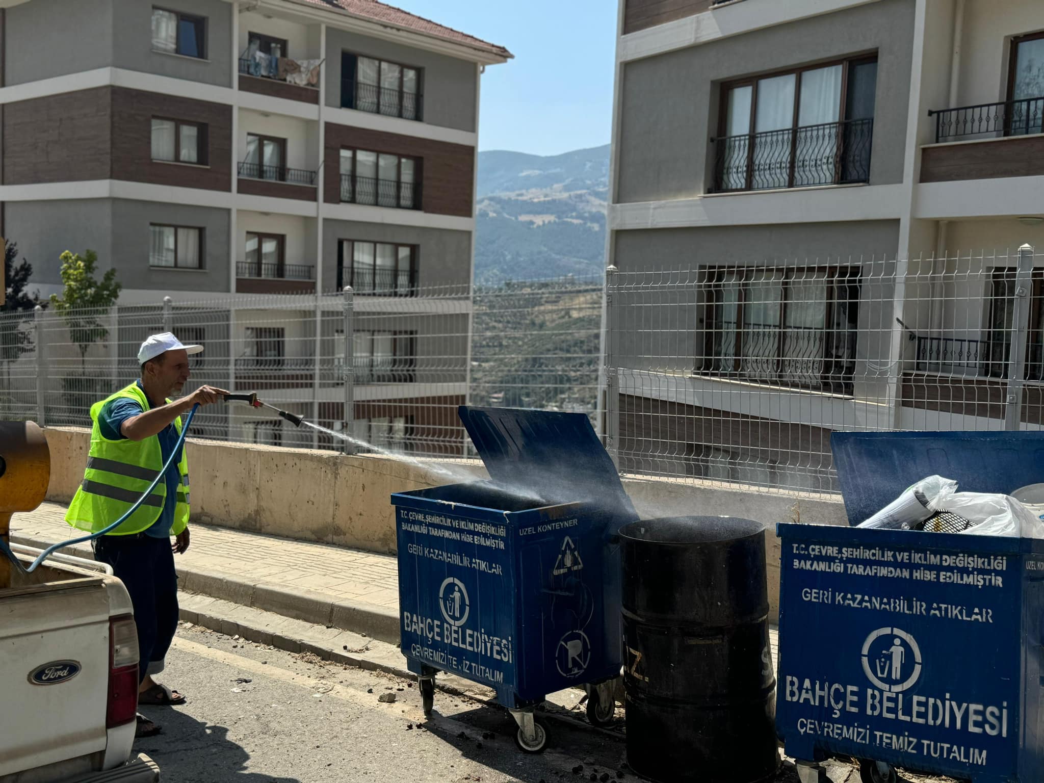 Bahçe İlçesinde Kurban Bayramı Sonrası Temizlik Ve İlaçlama Çalışmaları Başladı  (1)