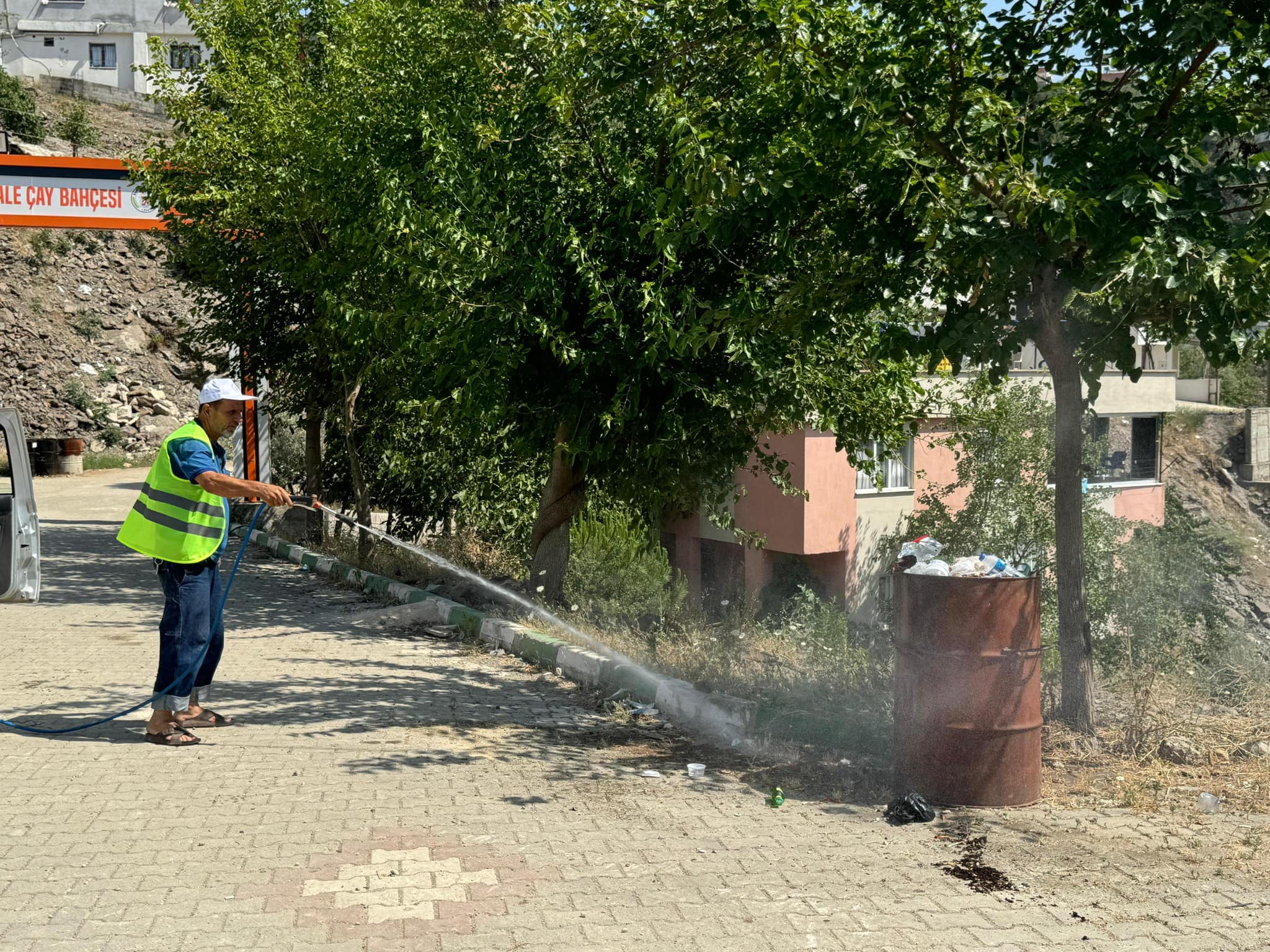 Bahçe İlçesinde Kurban Bayramı Sonrası Temizlik Ve İlaçlama Çalışmaları Başladı  (5)