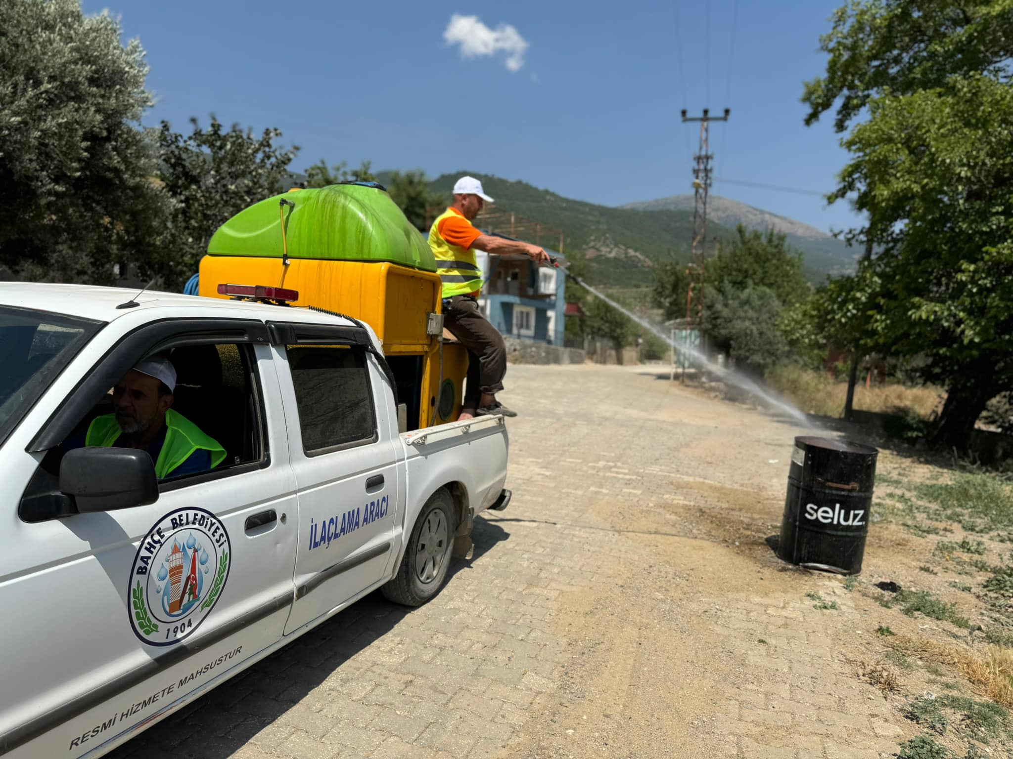 Bahçe İlçesinde Kurban Bayramı Sonrası Temizlik Ve İlaçlama Çalışmaları Başladı  (6)