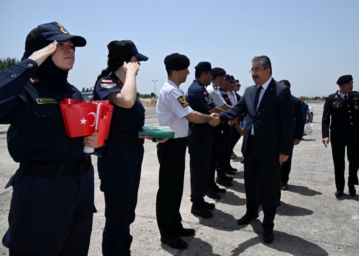 Osmaniye Valisi Dr. Erdinç Yılmaz'dan Trafik Denetimi Yolun Sonu Bayram Olsun (2)