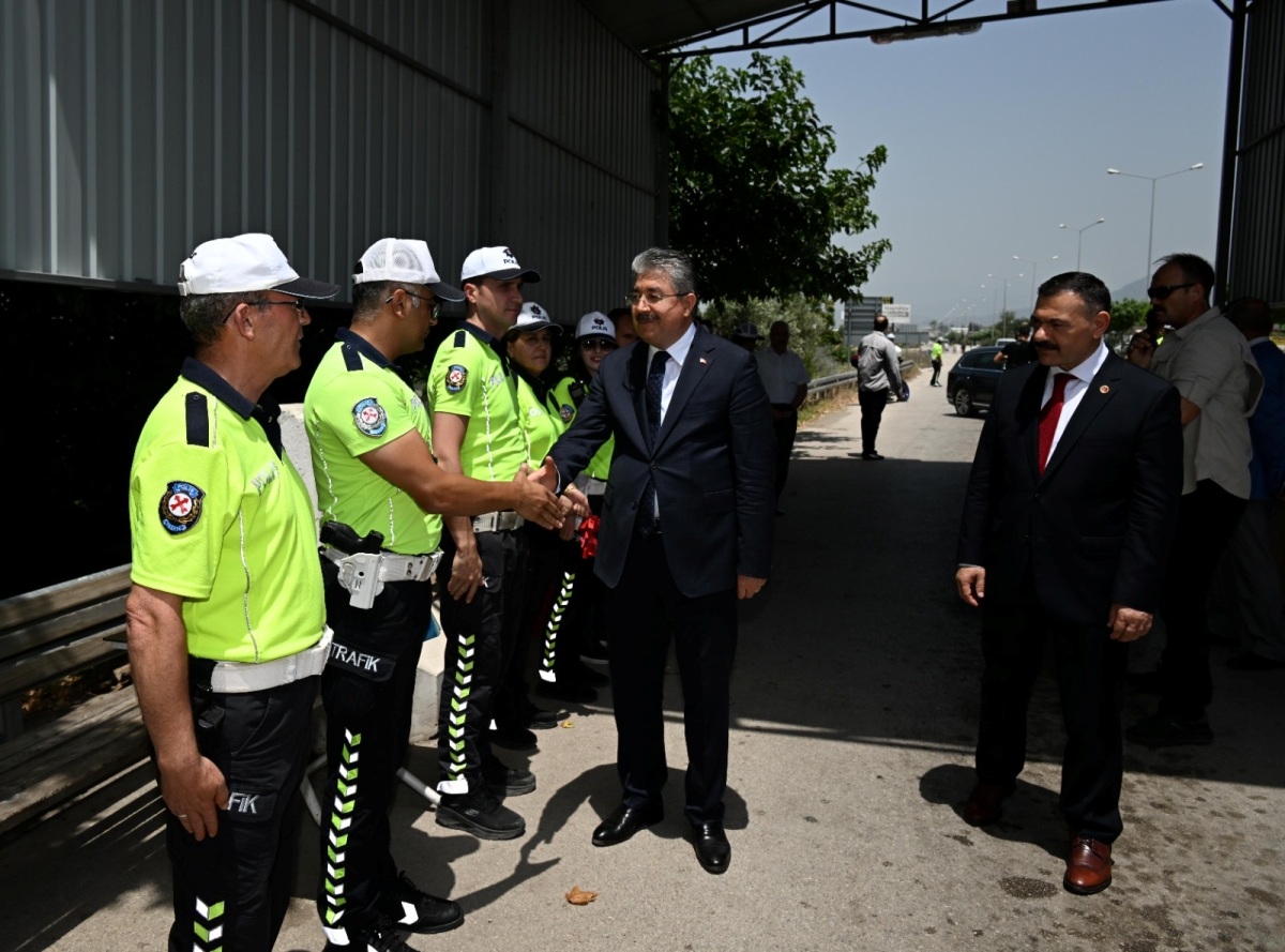 Osmaniye Valisi Dr. Erdinç Yılmaz'dan Trafik Denetimi Yolun Sonu Bayram Olsun (5)