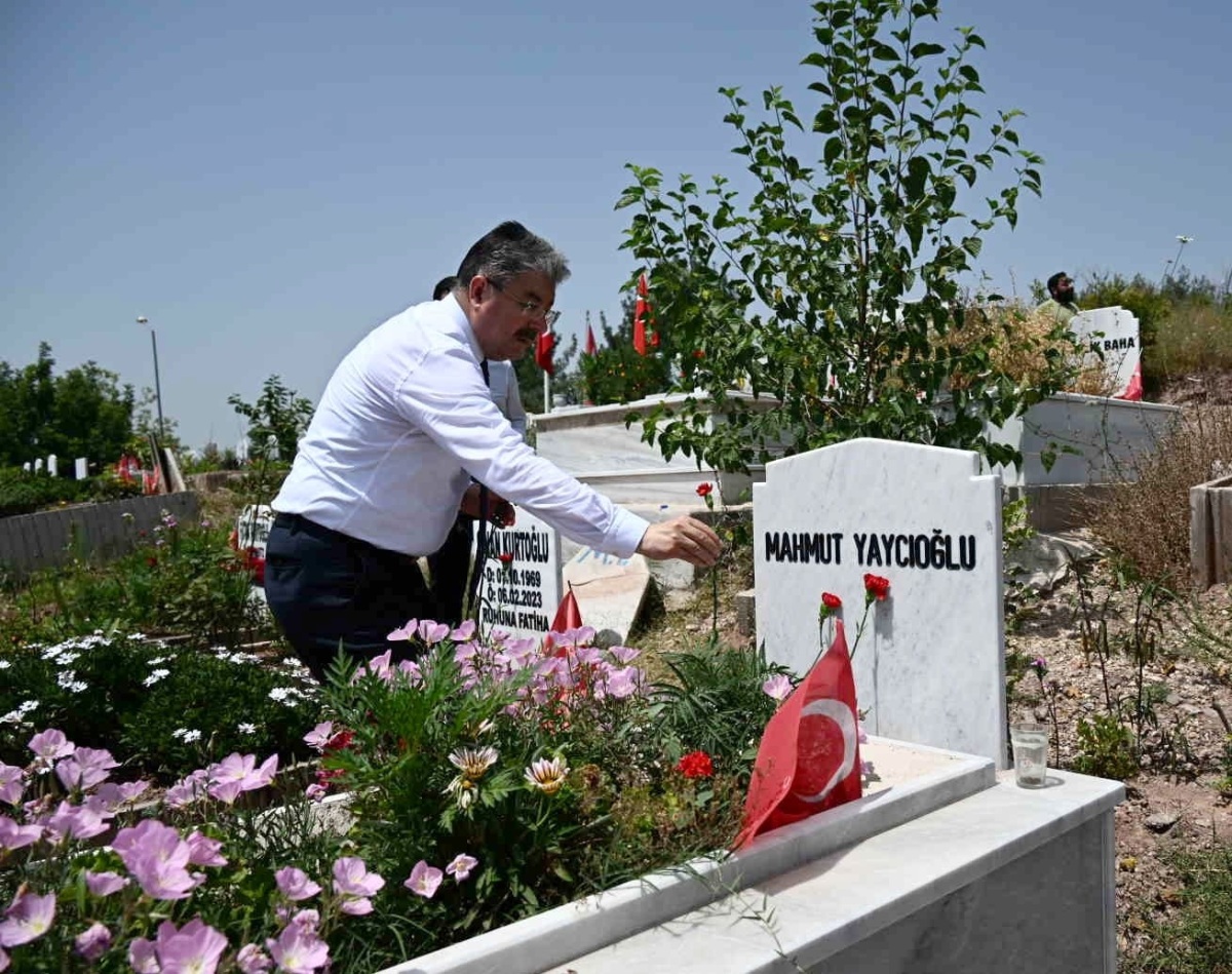 Vali Dr. Erdinç Yılmaz Ve Protokol Mensuplarından Kurban Bayramı Arifesinde Anlamlı Ziyaret (1)