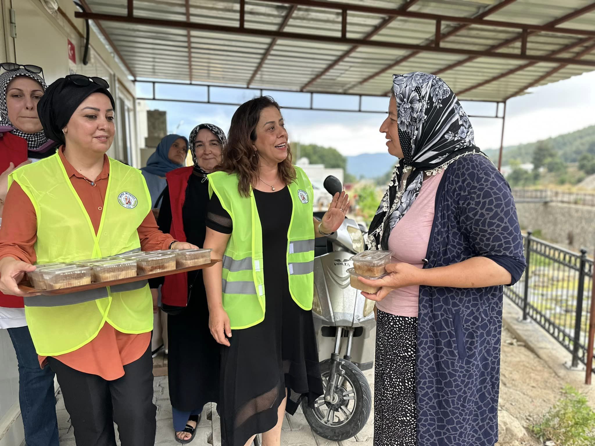 Bahçe Belediyesi’nden Vatandaşlara Aşure İkramı (4)