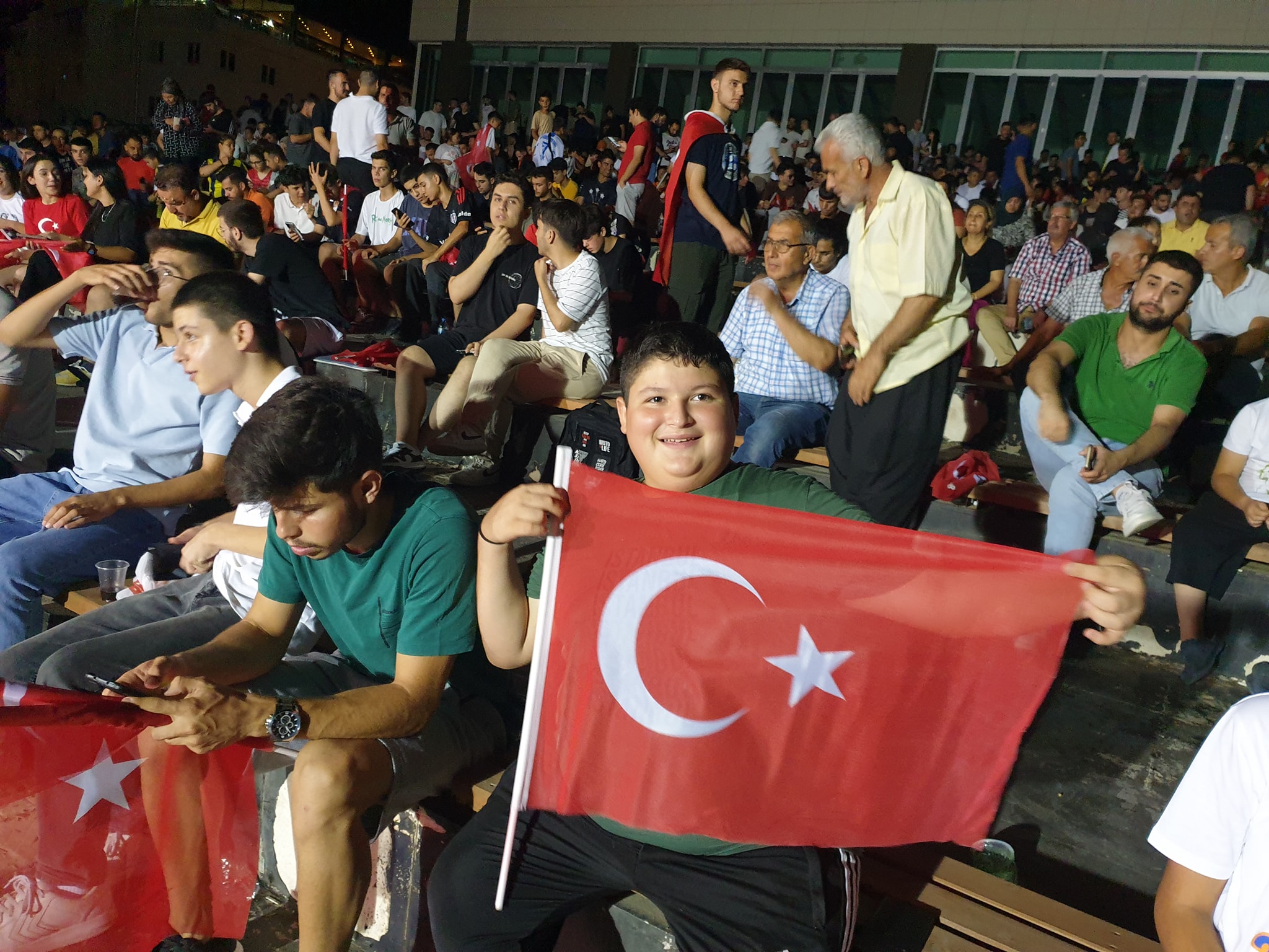 Kadirliler Türkiye’nin Euro 2024 Çeyrek Finaline Çıkmasını Coşkuyla Kutladı (3)
