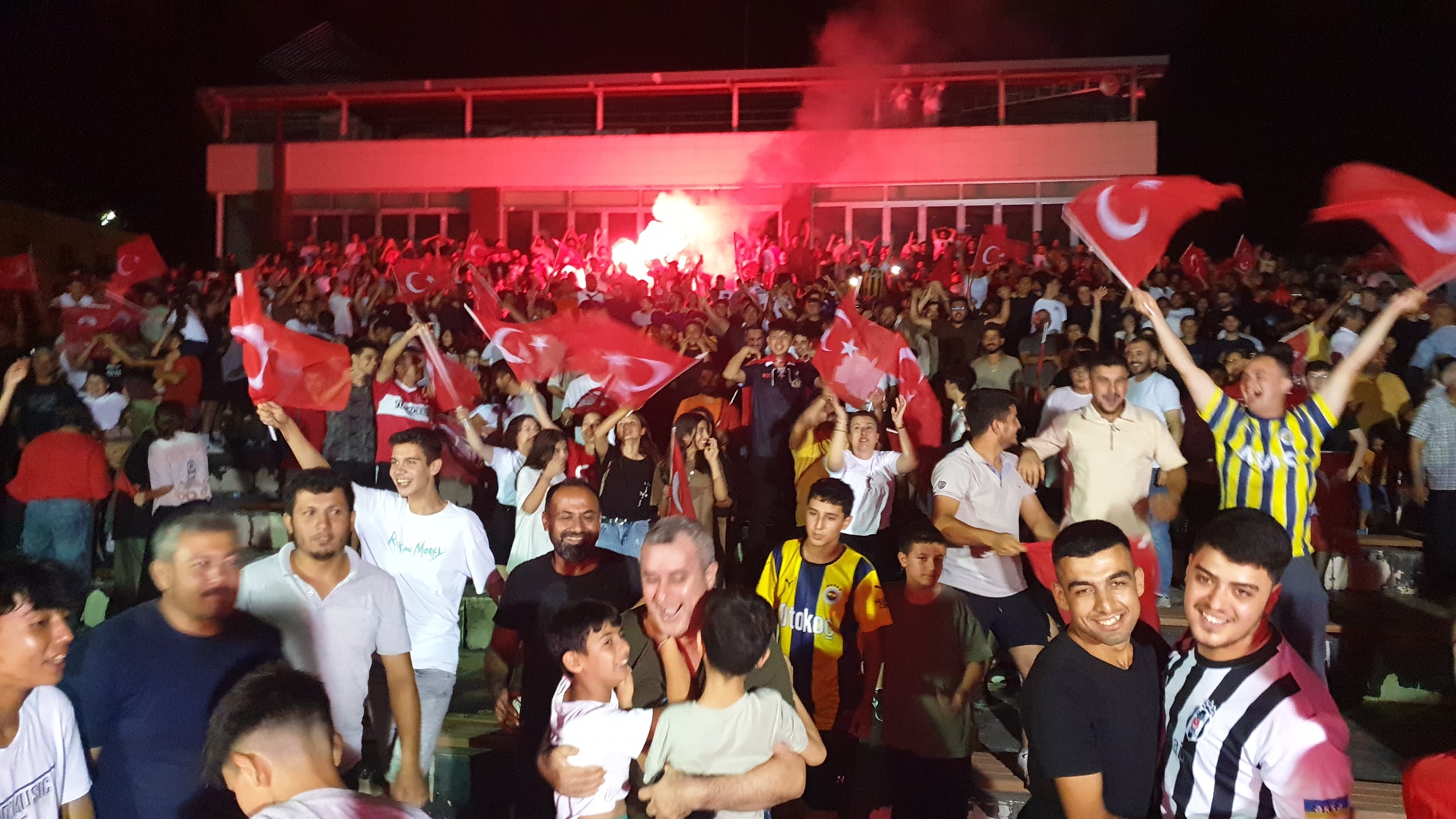 Kadirliler Türkiye’nin Euro 2024 Çeyrek Finaline Çıkmasını Coşkuyla Kutladı (5)