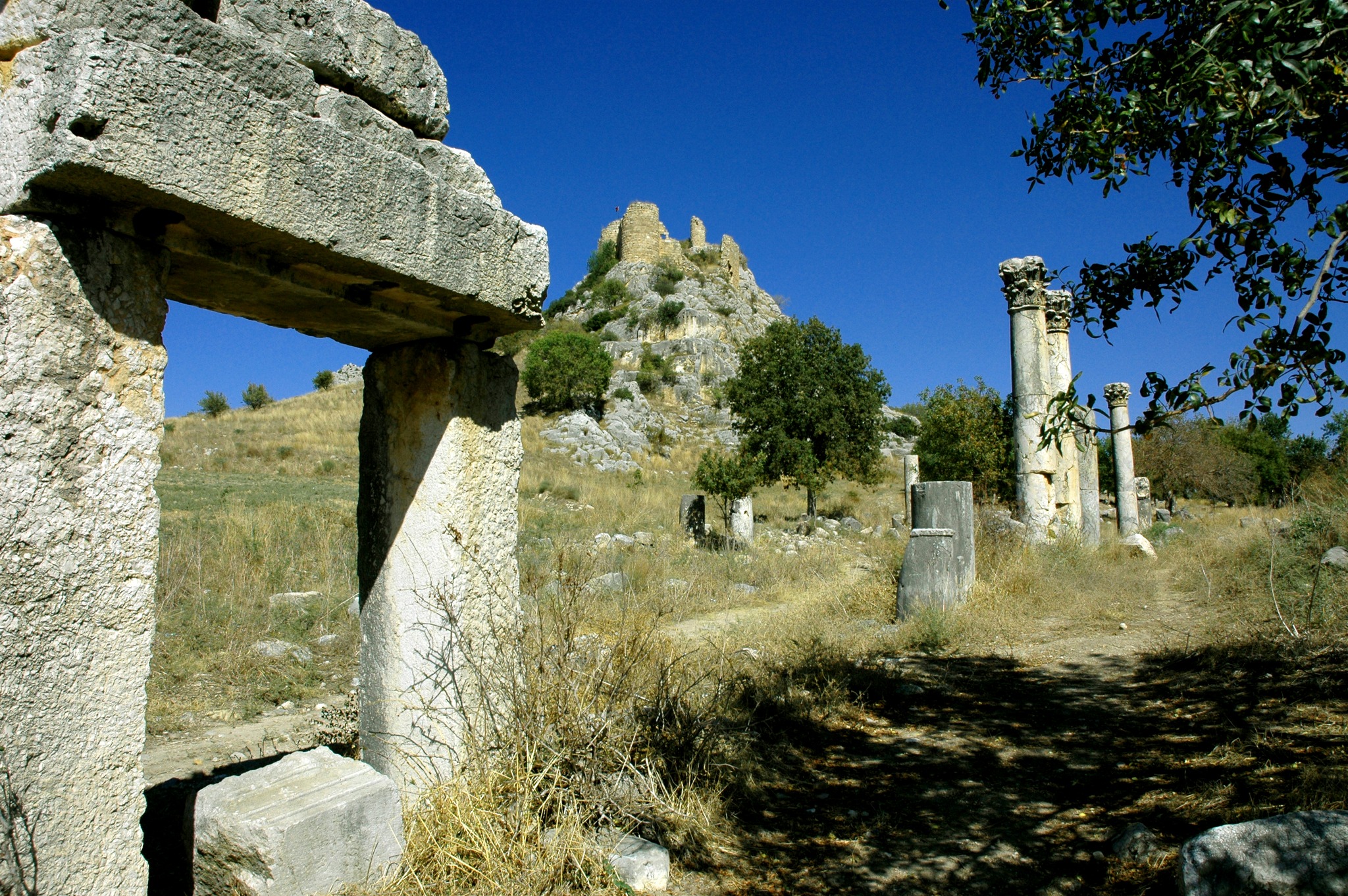 Bi̇r Roma Kenti̇; Kastabala (1)