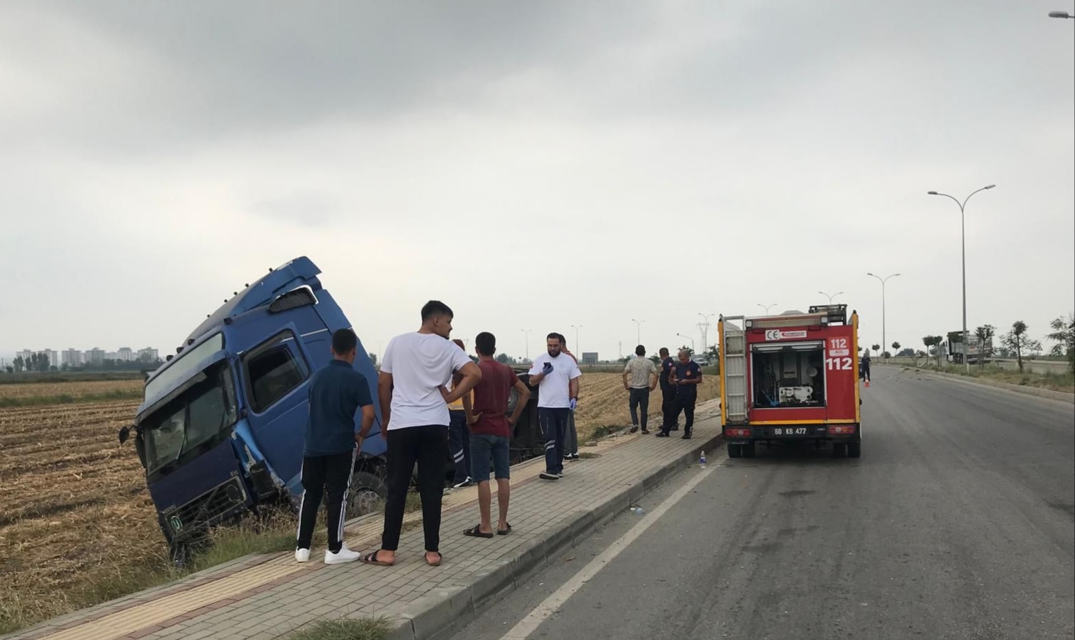 Kadirli'de Çevre Yolunda Tır Devrildi 1 Yaralı (2)