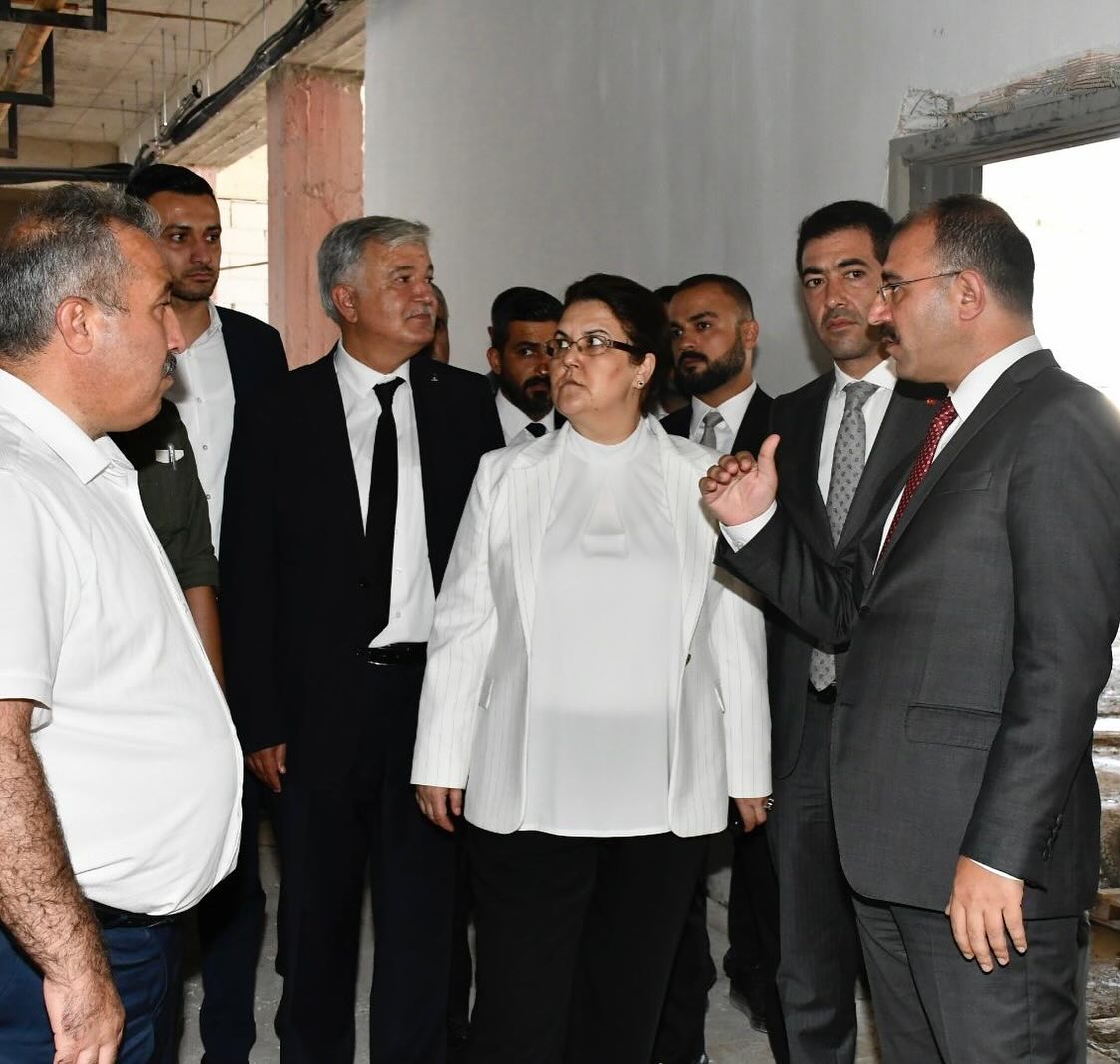 Milletvekili Yanık Ve Ak Parti Heyeti, Kadirli’deki Yeni Hükümet Konağı İnşaatını İnceledi (2)