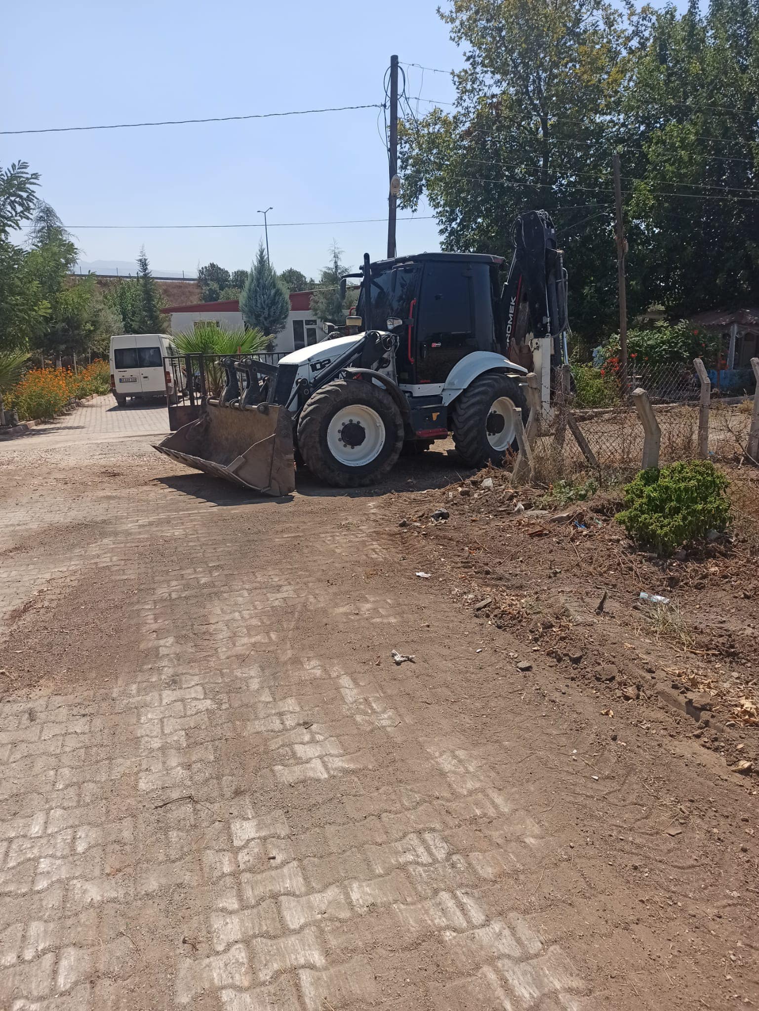 Yarbaşı’nda Yol İyileştirme Ve Çöp Konteyneri Yenileme Çalışmaları Başarıyla Tamamlandı (2)