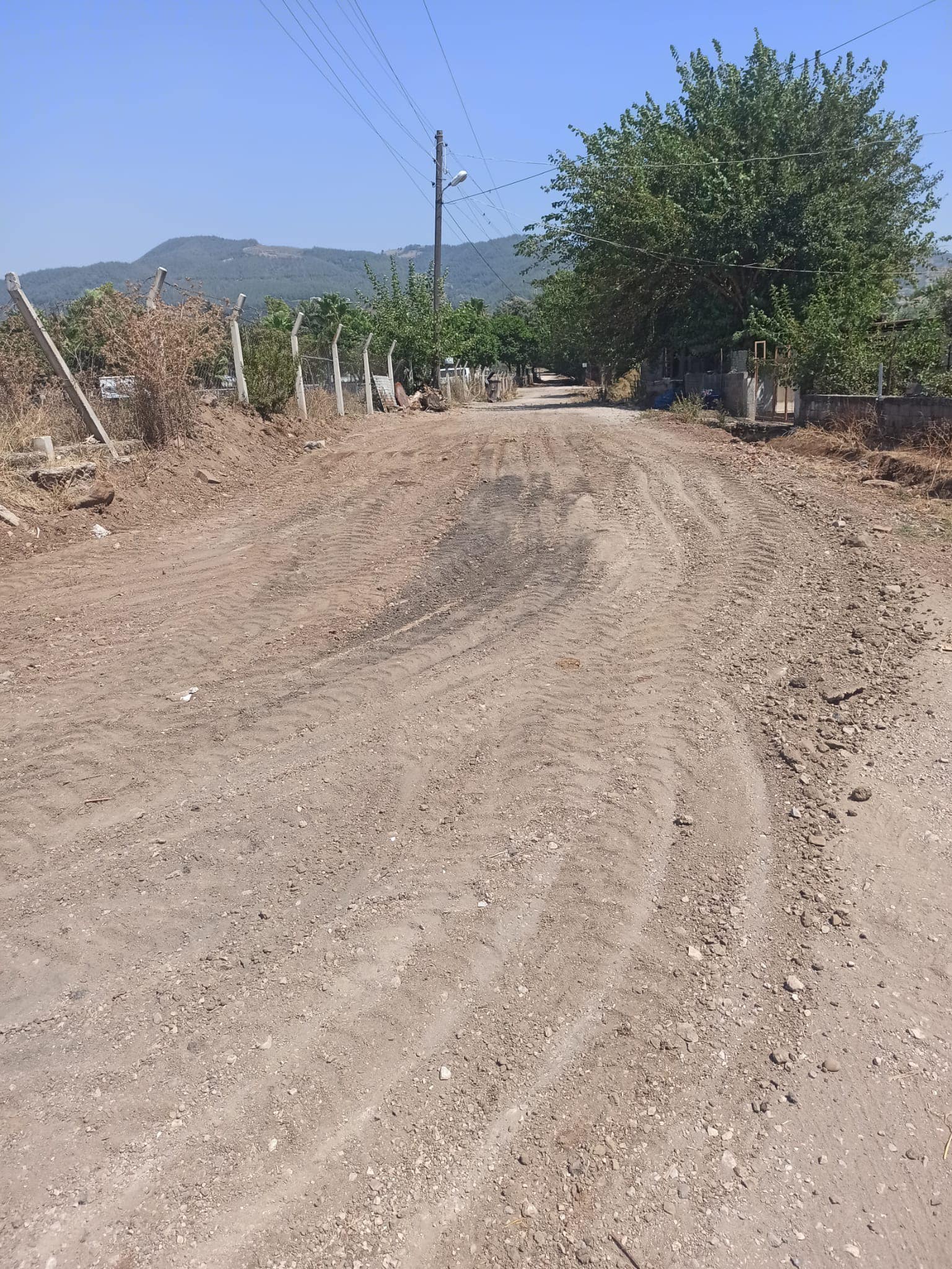 Yarbaşı’nda Yol İyileştirme Ve Çöp Konteyneri Yenileme Çalışmaları Başarıyla Tamamlandı (3)