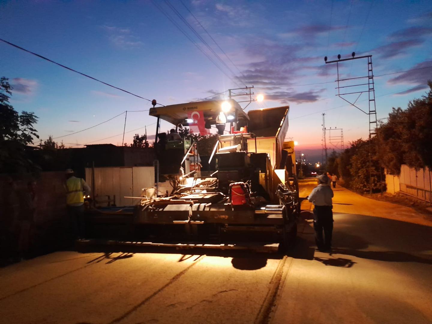 Erzin’de Kızlarçayı Kuyuluk Yolunda Beton Asfalt Hazırlıkları Devam Ediyor (1)